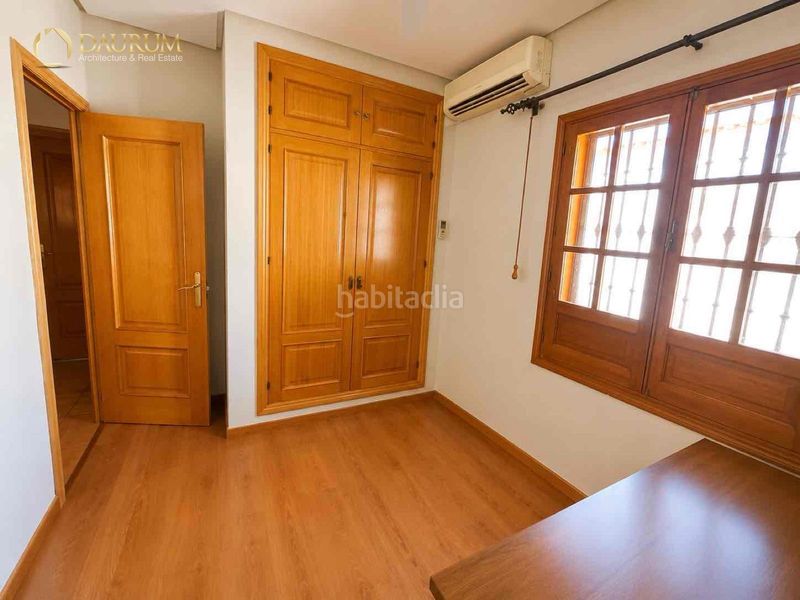 Foto fef30e77-baa3-42e3-889b-53267d689fed. Casa amb calefacció aparcament a Avenida Juan Diego Bormujos