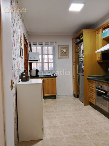 Foto 4d6d2ce7-da1a-4e1a-afb5-13b1f3cde598. Casa adossada amb calefacció aparcament piscina a Sevilla