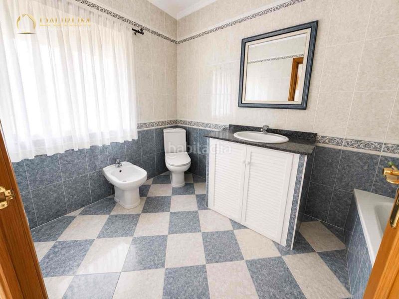 Foto 509733fe-76fe-4119-a70e-92c12c3f96cc. Casa amb aparcament a La Hacienda - Nueva Andalucía Dos Hermanas
