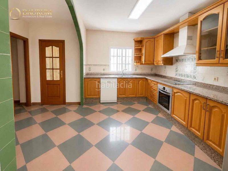 Foto 6f7e647f-fbff-4bfe-a8b9-276e2a8c5fd0. Casa amb aparcament a La Hacienda - Nueva Andalucía Dos Hermanas