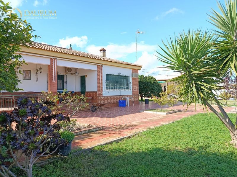 Foto 976fa2ff-a61d-4137-9a56-225e0e804ff1. Xalet amb calefacció aparcament piscina a Umbrete