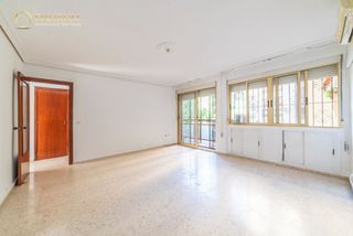 Pis  Toledo. Amplio piso exterior  en triana