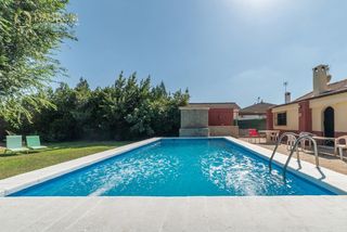 Maison  De triana. Casa con piscina, parcela grande, en la rinconada