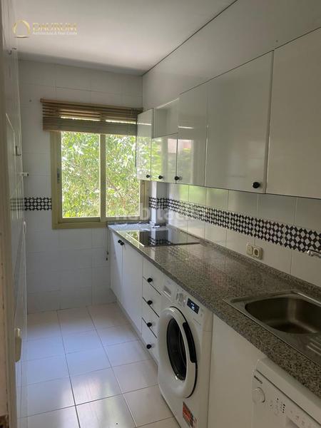 Foto 8a75bf97-97a6-43df-ba13-eb66a670f46c. Appartamento con parcheggio piscina in La Buhaira Sevilla