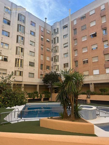 Foto d0f62e1c-a7d7-40e4-a58e-0e56a8d3382f. Appartamento con parcheggio piscina in La Buhaira Sevilla