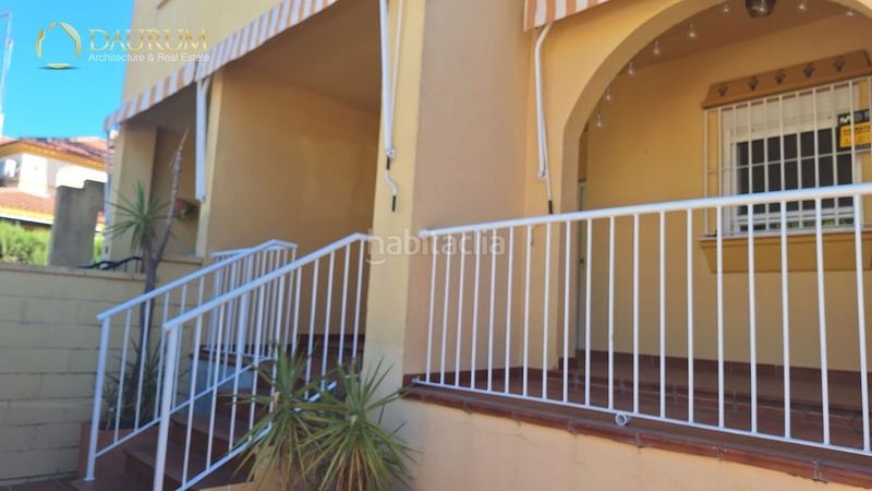 Foto 0ea1df79-a5d2-4e84-82a6-9712bf4401ce. Casa aparellada amb aparcament a Gelves