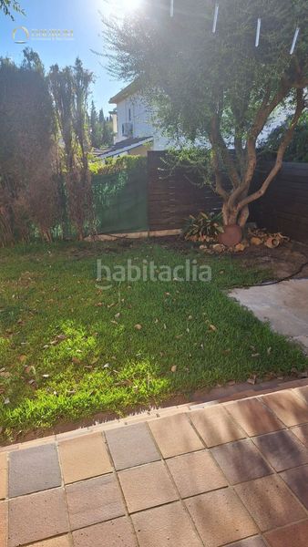 Foto ada5311f-516f-4675-8af4-d5fb934cf67f. Casa aparellada amb aparcament a Gelves