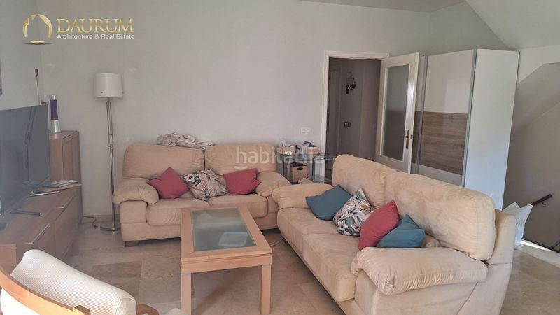 Foto fa17e09c-ef65-44c6-a4a6-d4125f0b521f. Casa aparellada amb aparcament a Gelves