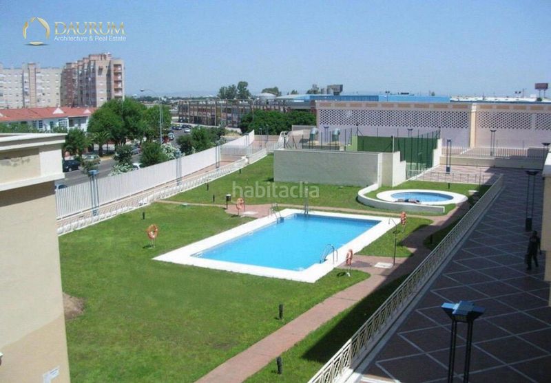 Foto 1fc72455-8c55-4e6b-b962-46af26973812. Apartament amb calefacció aparcament piscina a Parque Alcosa Sevilla