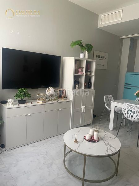 Foto 436d59bd-cd65-4c4d-94d5-a76400615881. Apartament amb calefacció aparcament piscina a Parque Alcosa Sevilla