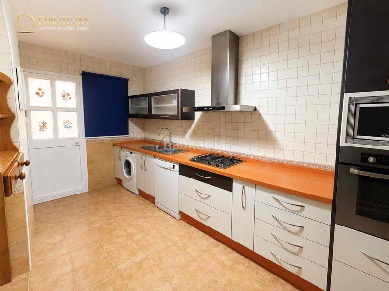 Foto 0aa3191d-a325-4075-8312-59650fe4a248. Casa amb aparcament a Rinconada (La)