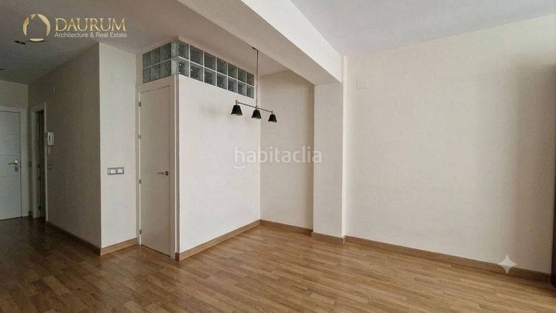 Foto b64dc589-a771-42d2-9047-e1a4a87757e7. Dúplex amb calefacció a San Gil Sevilla