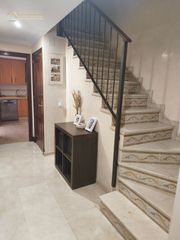 Casa adossada  De los derechos humanos. Hermoso chalet para entrar a vivir en alcalá de guadaira