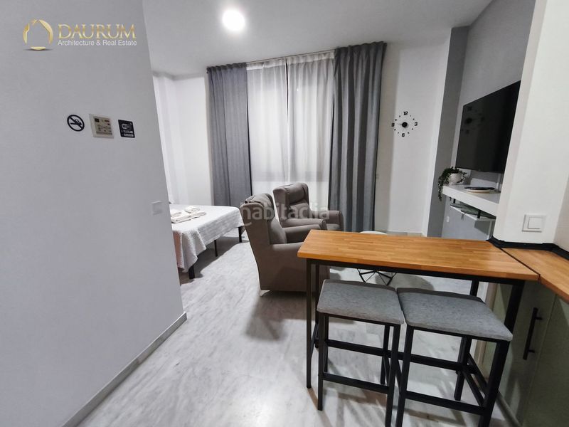 Foto fc6f1257-2be7-4939-817f-a051701638bb. Apartament amb aparcament piscina a Parque Alcosa Sevilla