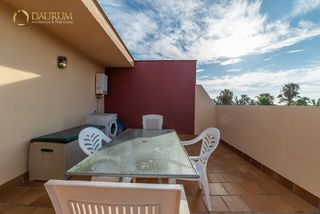 Ático  Fundadores. Atico con doble terraza y garaje, muy cerquita del mar