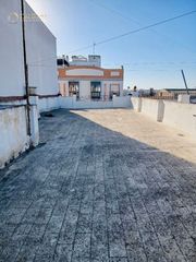 Casa  Reyes católicos. Casa con una gran azotea y local comercial en dos hermanas