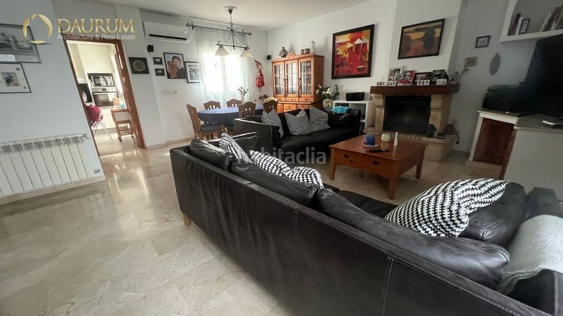 Foto b6a45edc-4963-4c83-b879-0704e8a3a5c2. Casa adossada amb calefacció aparcament piscina a Montequinto