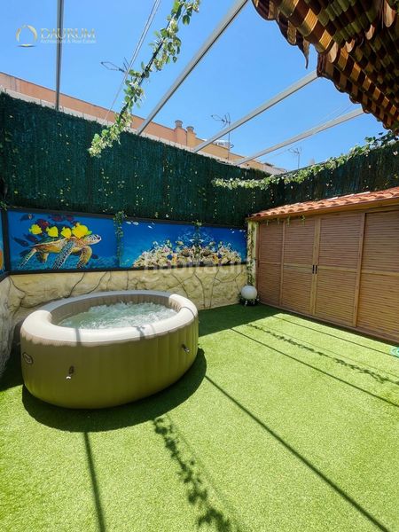 Foto 215d844b-e890-4857-8812-e218dc2b653b. Casa adossada amb calefacció aparcament piscina a Umbrete