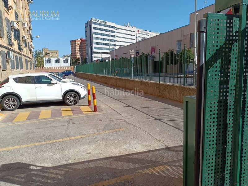 Foto 5bb9518f-d31c-4265-875a-54fd17391085. Pis amb calefacció aparcament a La Buhaira Sevilla