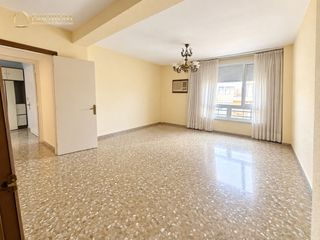 Flat  Avenida de la cruz del campo, 33. Piso de 2 dormitorios con garaje y orientación sur en avenida de