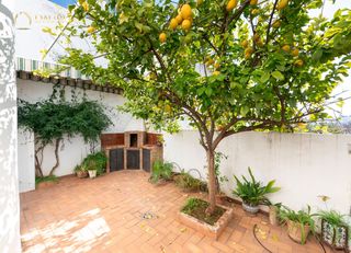 Casa  Padre flores. Gran casa de 5 habitaciones en el centro de alcala de guadaira.