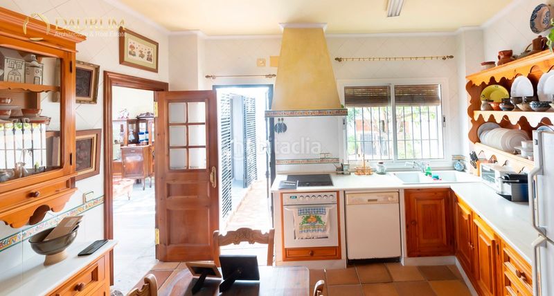 Foto c8c7bb8c-1177-4f06-bed7-237d3c3f0517. Casa amb calefacció aparcament a Centro Alcalá de Guadaira