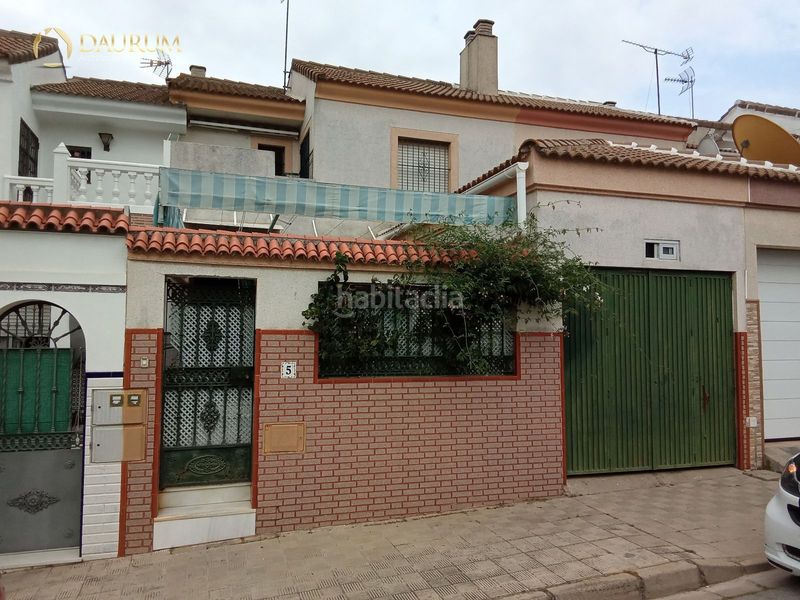 Foto 2c3fafc5-7914-49d2-8595-cba075b1d424. Casa adossada amb calefacció aparcament piscina a Montequinto