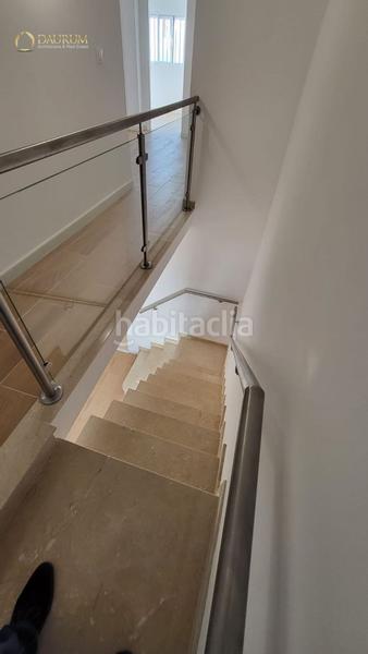 Foto 2882cf7a-2a1a-4fb9-b682-bc764e3a1268. Casa adossada amb piscina a Centro Tomares