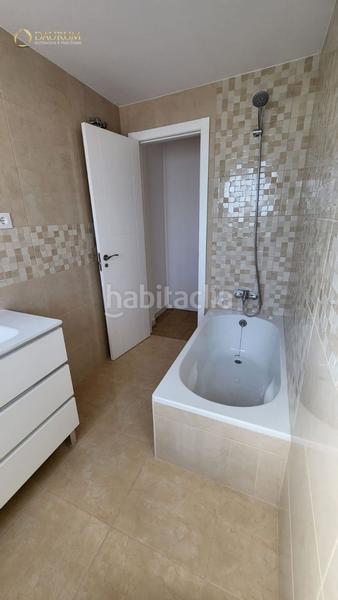 Foto 4275d11b-ada4-469b-b829-16530827258d. Casa adossada amb piscina a Centro Tomares