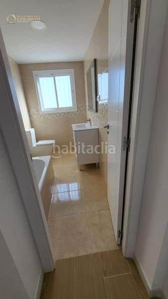 Foto 5cf58277-ba56-4479-90d4-4813680a0f12. Casa adossada amb piscina a Centro Tomares