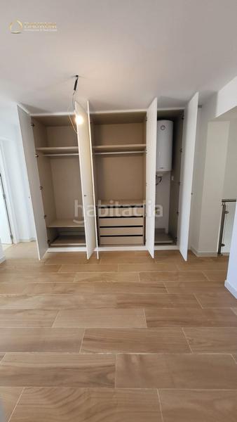 Foto 61b80396-77ad-4179-9d61-add02b7d22bc. Casa adossada amb piscina a Centro Tomares