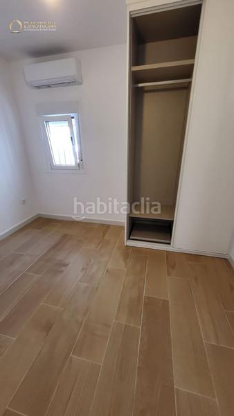 Foto e6864213-24a9-41f6-bd77-ec1bfa9a1943. Casa adossada amb piscina a Centro Tomares