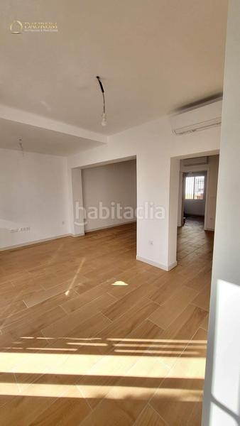 Foto fa0f74db-43d9-4084-be21-aa4384a5c4cf. Casa adossada amb piscina a Centro Tomares