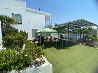 Casa a Oromana. Magnífico chalet de 4 habitaciones en oromana  alcala de guadaír