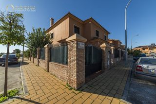 Casa aparellada a CALLE FINLANDIA, 12