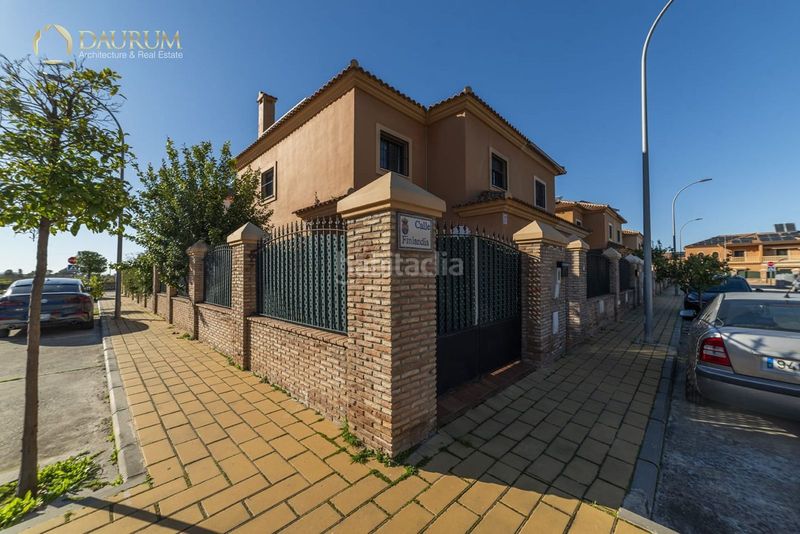 Foto f15b24c2-6e4d-4c4d-94a7-1d719a23c63a. Casa aparellada amb calefacció aparcament a Rinconada (La)