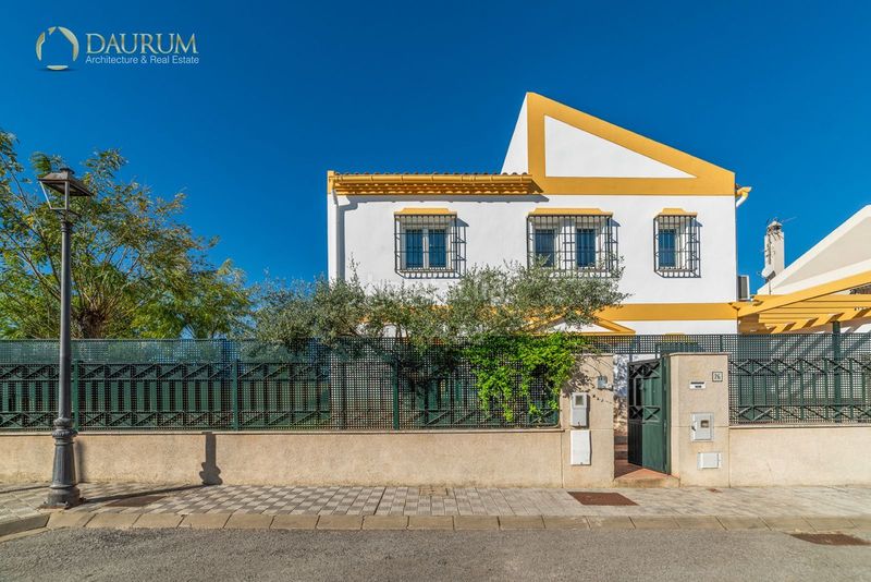 Foto 068c753a-26f3-4ca0-901e-38e41b079ea2. Casa amb aparcament a Loreto Espartinas