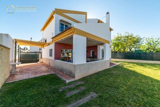 Maison  Maria barbara tirado rubio. Espectacular casa de 5 habitaciones en espartinas.