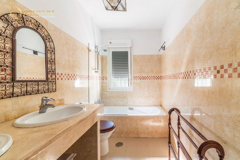 Foto 3f2d4369-dd72-4721-8ddb-04ffacc13633. Casa amb aparcament a Loreto Espartinas