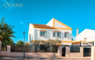 Haus  Maria barbara tirado rubio. Espectacular casa de 5 habitaciones en espartinas.