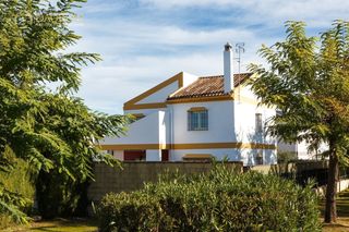 Casa  Maria barbara tirado rubio. Espectacular casa de 5 habitaciones en espartinas.