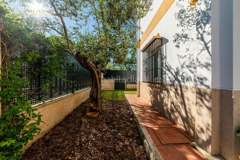 Foto 68288f40-003d-4cf0-b54f-7c3d331221fc. Casa amb aparcament a Loreto Espartinas