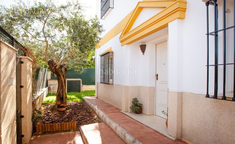 Foto 734b2861-1051-4fc1-a0ec-0817f2a14a3f. Casa amb aparcament a Loreto Espartinas