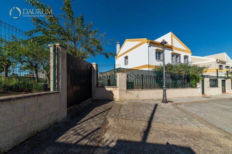 Foto a37e022e-a441-4627-916d-fb8a73843a88. Casa amb aparcament a Loreto Espartinas