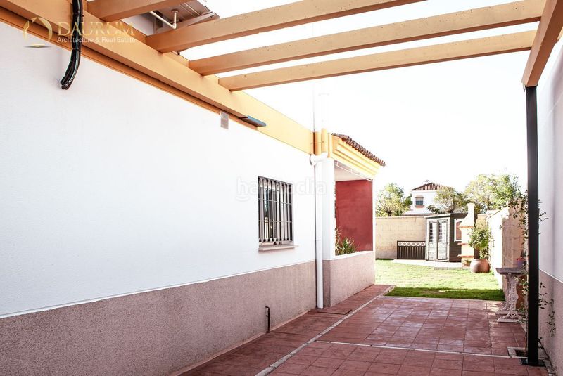 Foto b3832c0b-40dc-4c89-8d87-70bd3def68c5. Casa amb aparcament a Loreto Espartinas