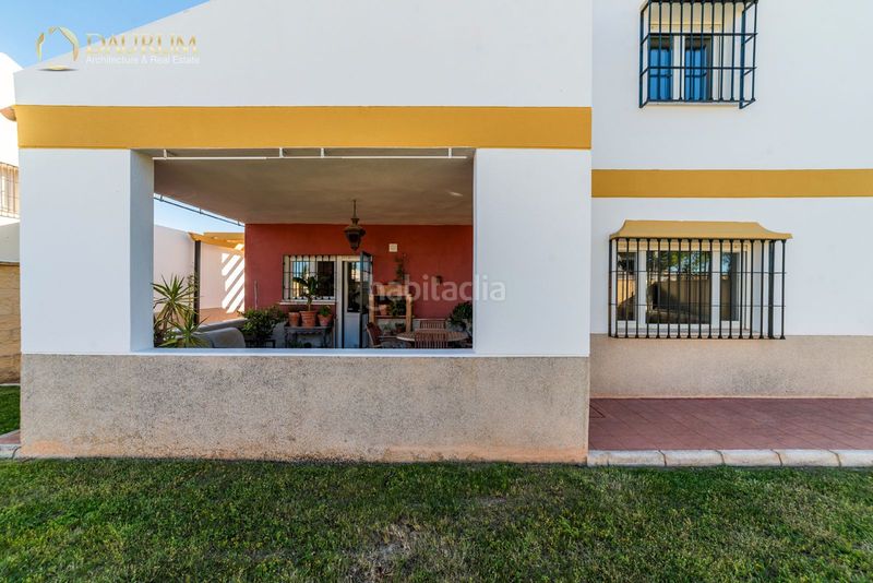 Foto d4db3ed6-5b95-4b5e-b54b-610be01244b3. Casa amb aparcament a Loreto Espartinas