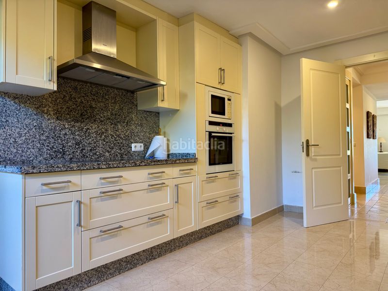 Foto c96bdca6-0d65-45b6-8022-5fd1041277bc. Piso exclusivo piso en urbanizacion de alto standing valgrande frente a golf valderrama - sorogrande en Sotogrande