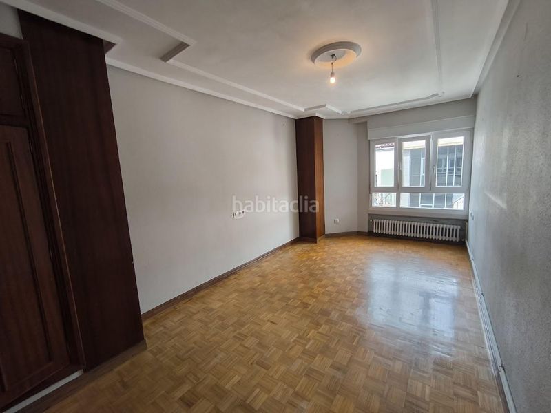 Foto ce84c5e0-78f3-42fc-8309-6d1a5610b578. Rent flat with heating in Centro Gijón