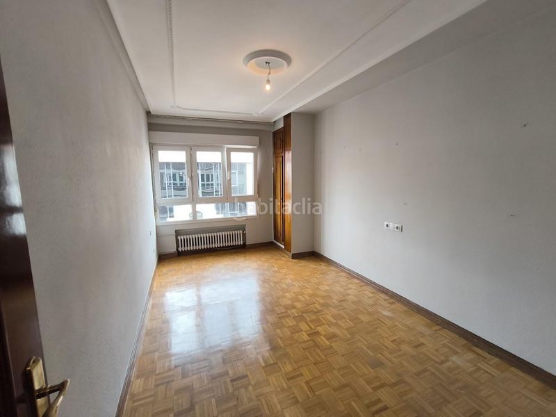 Foto d56765f7-f4f7-4c7b-98ae-eb526fac6538. Rent flat with heating in Centro Gijón