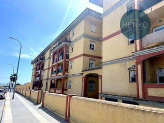 Etagenwohnung en Constitucion de la 77. Piso, garaje y trastero en avda de la constituci�n lepe